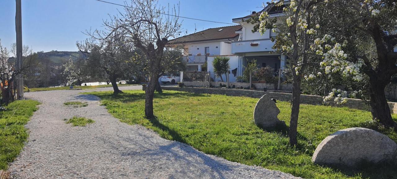 Casa Vacanze Cerreto 3 Miglianico Екстериор снимка